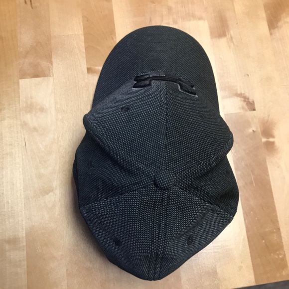 Under Armour Classic Fit Heathered Blitzing Hat - Picture 3 of 8